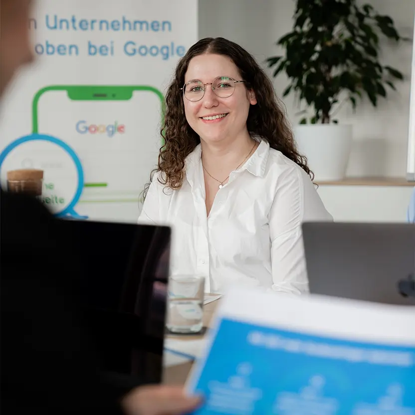 Unser Team aus Marketingexperten, Projektmanagern und Textern sorgt jeden Tag dafür, dass unsere Kunden sichtbarer auf Google werden.