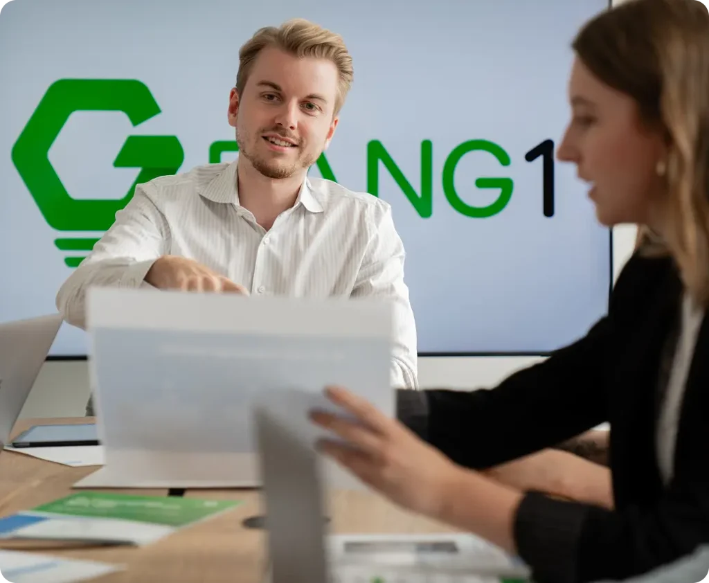 Rang1 sorgt dafür, dass deine Website in den Suchergebnissen von Google als relevant eingestuft wird.