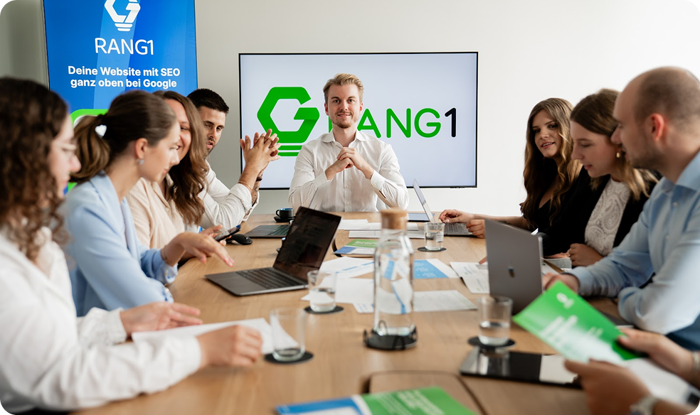 Im Webinar zeigt dir Benedikt Neidhart, wie du in Google und ChatGPT sichtbar wirst, und, wie du Websitebesucher überzeugst, eine Anfrage zu stellen.